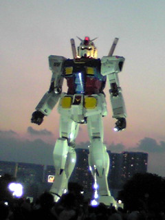 ガンダム立つ！